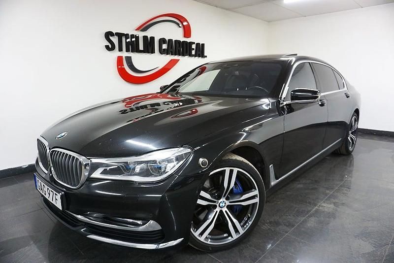 Svart Begagnad 2017 BMW 750L Executive Sedan | 559 900 kr - Bild 1/4