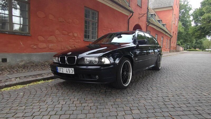 Svart Begagnad 2003 BMW 525 Kombi | 38 000 kr (Lite dyr) - Bild 1/4