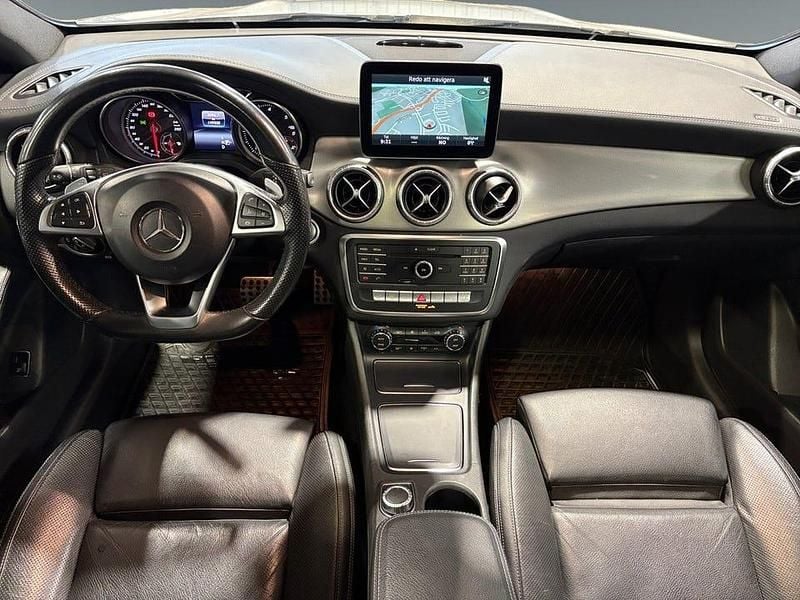 Begagnad Mercedes CLA220 Shooting Brake AMG 177 HK (130 kW) 2017 Silver Kombi