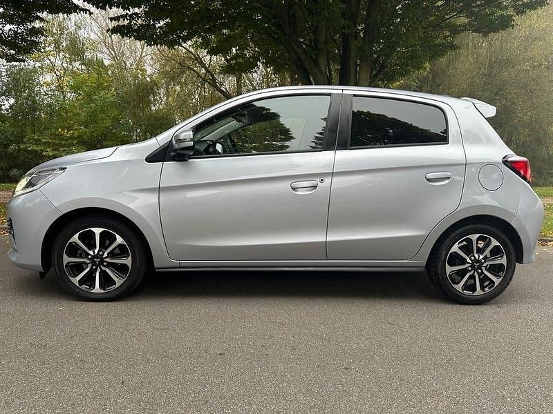 Begagnad Mitsubishi Space Star 71 HK (52 kW) 2022 Grå Kombi