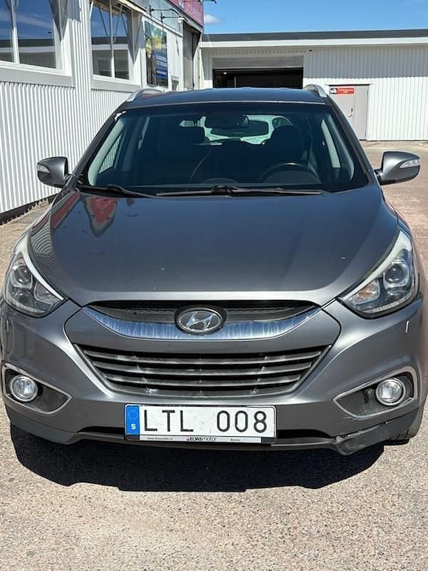 Grå Begagnad 2014 Hyundai ix35 Premium SUV | 75 000 kr (Bra pris) - Bild 1/4