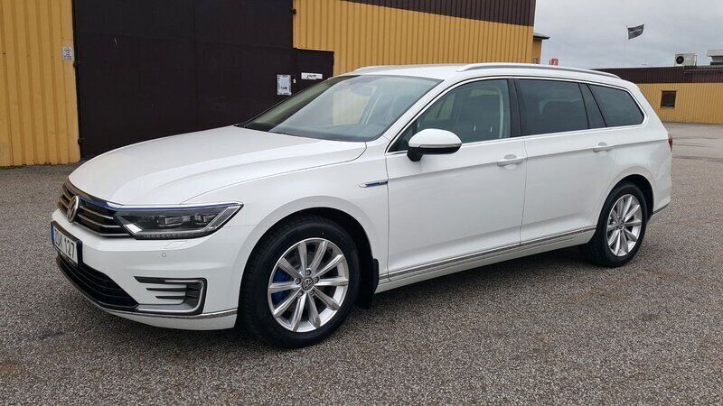 Vit Begagnad 2017 VW Passat Executive Kombi | 229 000 kr (Dyr) - Bild 1/4