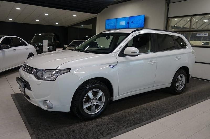 Vit Begagnad 2014 Mitsubishi Outlander SUV | 109 000 kr (Marknadspris) - Bild 1/4