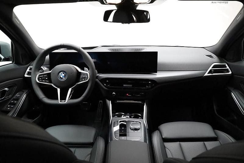 Ny BMW 330e M Sport 292 HK (214 kW) 2025 Skyscraper grey metallic Sedan