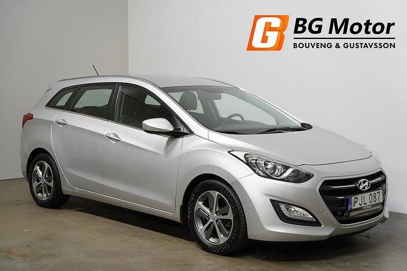 Ljusblå (blå) Begagnad 2017 Hyundai i30 Comfort Kombi | 129 900 kr (Marknadspris) - Bild 1/4