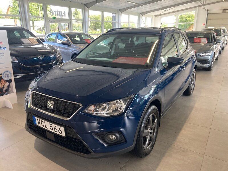 Blå Begagnad 2018 Seat Arona Style SUV | 119 500 kr (Marknadspris) - Bild 1/4