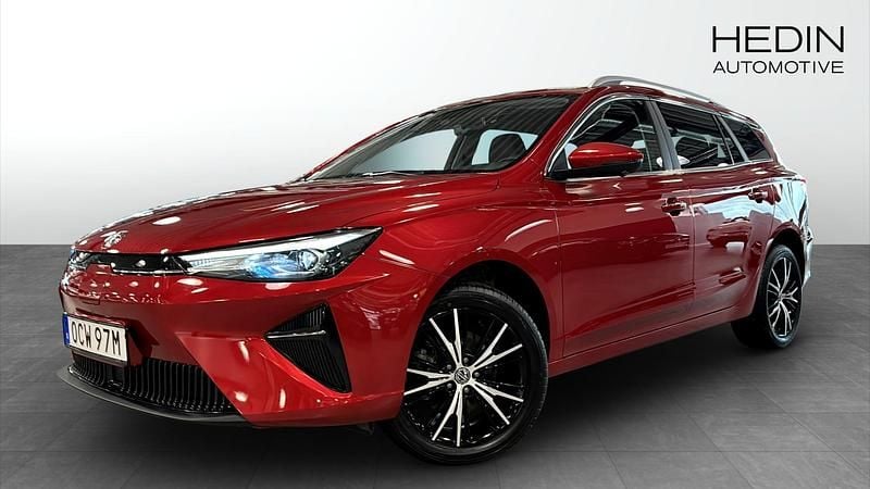 Röd (red) Begagnad 2022 MG MG5 EV Kombi | 239 900 kr (Marknadspris) - Bild 1/4