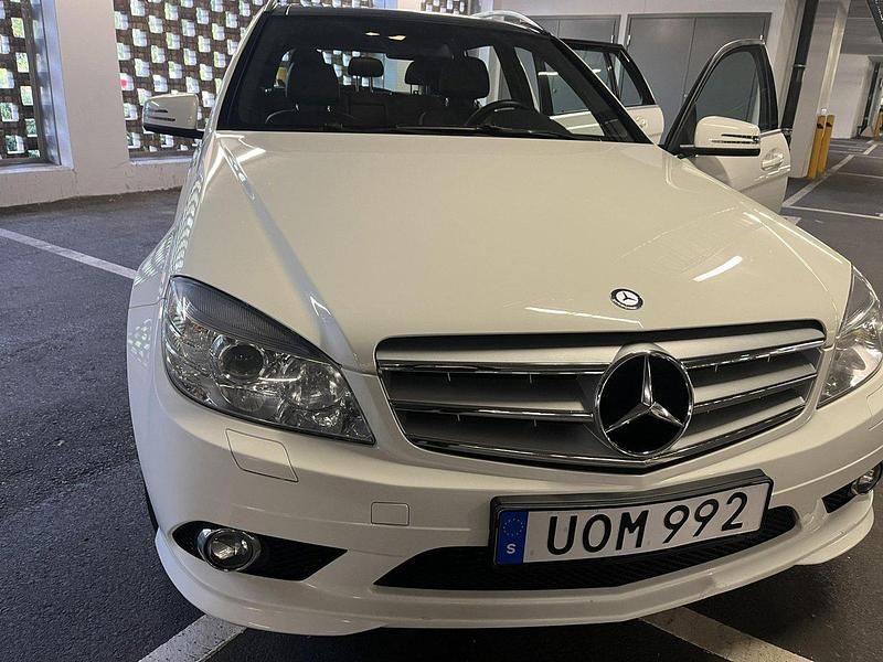 Vit Begagnad 2011 Mercedes C180 AMG Kombi | 115 000 kr (Marknadspris) - Bild 1/4