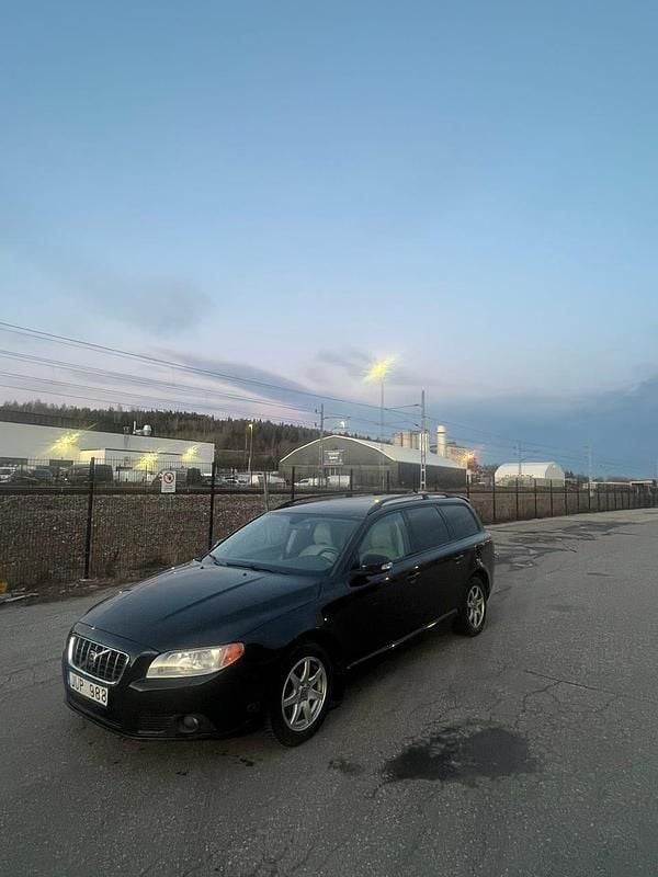 Begagnad 2009 Volvo V70 Kombi | 44 000 kr (Superpris) - Bild 1/4