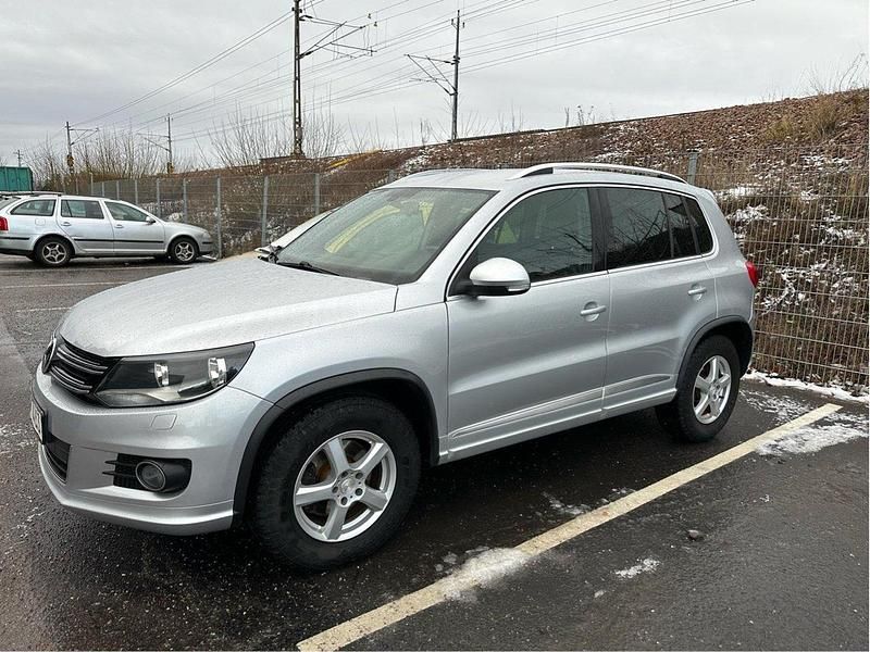 Silver Begagnad 2015 VW Tiguan Sportline SUV | 94 900 kr (Superpris) - Bild 1/4