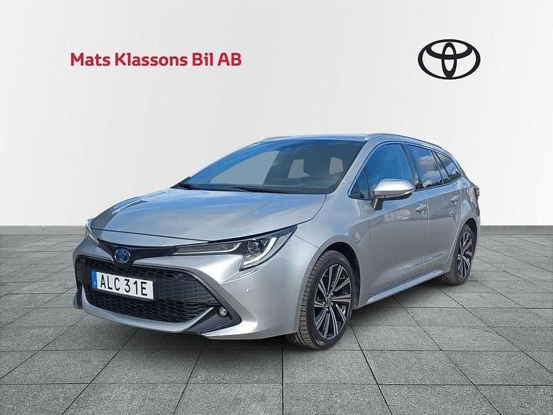 Silver Begagnad 2022 Toyota Corolla Style Kombi | 259 000 kr (Marknadspris) - Bild 1/4