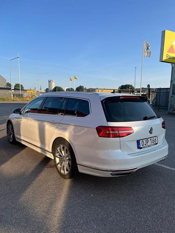 Begagnad VW Passat 280 HK (205 kW) 2017 Pärlemovit