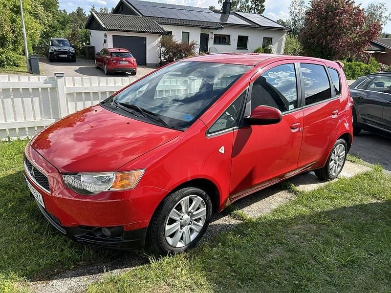 Röd Begagnad 2011 Mitsubishi Colt Halvkombi | 35 000 kr (Bra pris) - Bild 1/4