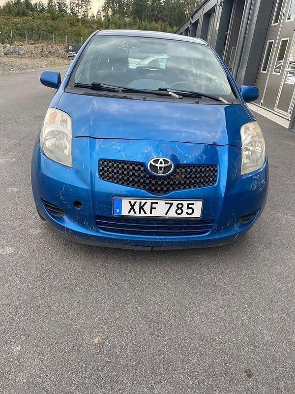 Blå Begagnad 2006 Toyota Yaris Halvkombi | 19 900 kr (Marknadspris) - Bild 1/4