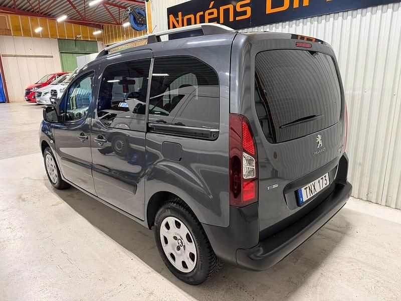 Begagnad Peugeot Partner Tepee 110 HK (80 kW) 2017 Mörkgrå Minibuss