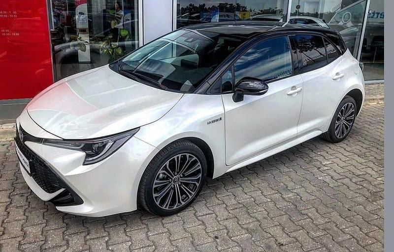 Begagnad Toyota Corolla Hybrid 122 HK (89 kW) 2020 Bitone Halvkombi