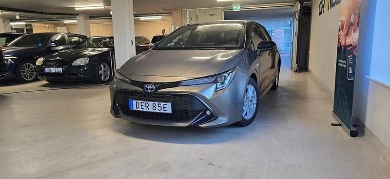 Begagnad Toyota Corolla Hybrid Style 122 HK (89 kW) 2019 Grön Halvkombi