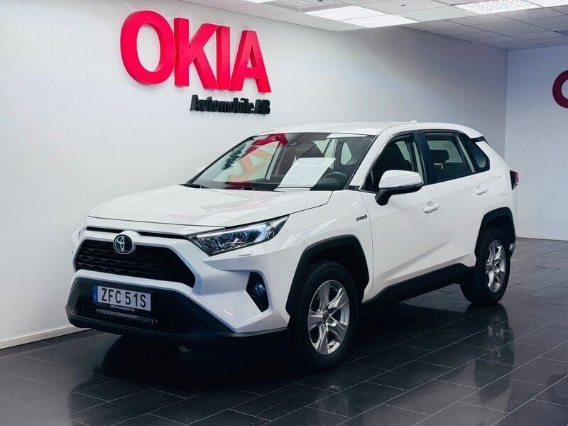 Vit Begagnad 2021 Toyota RAV4 Hybrid Active SUV | 259 900 kr (Marknadspris) - Bild 1/4