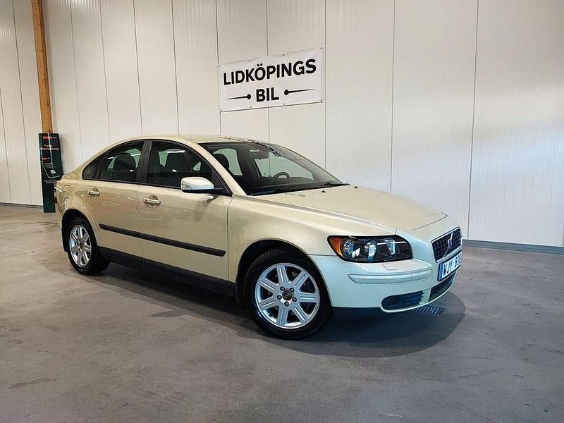 Ljusgrön Begagnad 2004 Volvo S40 Kinetic Sedan | 79 000 kr (Dyr) - Bild 1/4