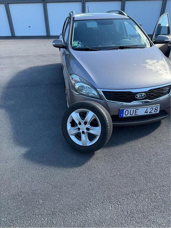Grå Begagnad 2011 Kia Ceed Sportswagon Kombi | 42 000 kr (Marknadspris) - Bild 1/2