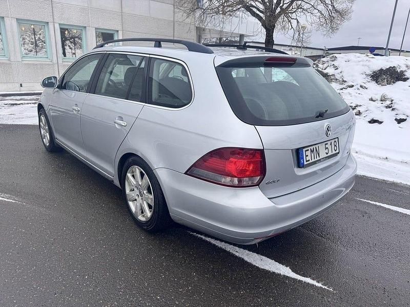 Begagnad VW Golf VI 102 HK (75 kW) 2011 Silver Halvkombi
