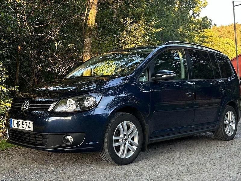 Blå Begagnad 2011 VW Touran Minibuss | 130 000 kr (Dyr) - Bild 1/4