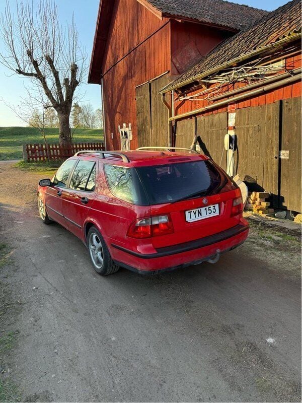 Röd Begagnad 2003 Saab 9-5 Linear Kombi | 15 000 kr - Bild 1/4