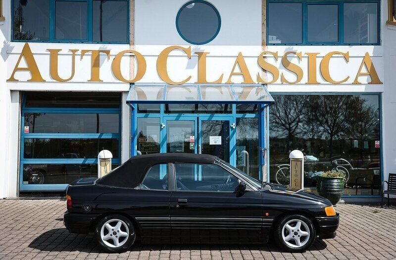 Svart Begagnad 1991 Ford Escort Cabriolet Cab | 39 000 kr - Bild 1/4
