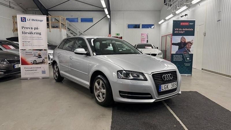 Silver Begagnad 2011 Audi A3 Sportback Halvkombi | 59 900 kr (Marknadspris) - Bild 1/4