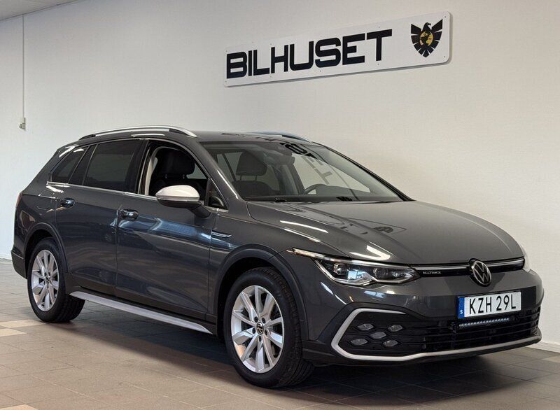 Grå Begagnad 2021 VW Golf Alltrack Kombi | 259 900 kr (Marknadspris) - Bild 1/4