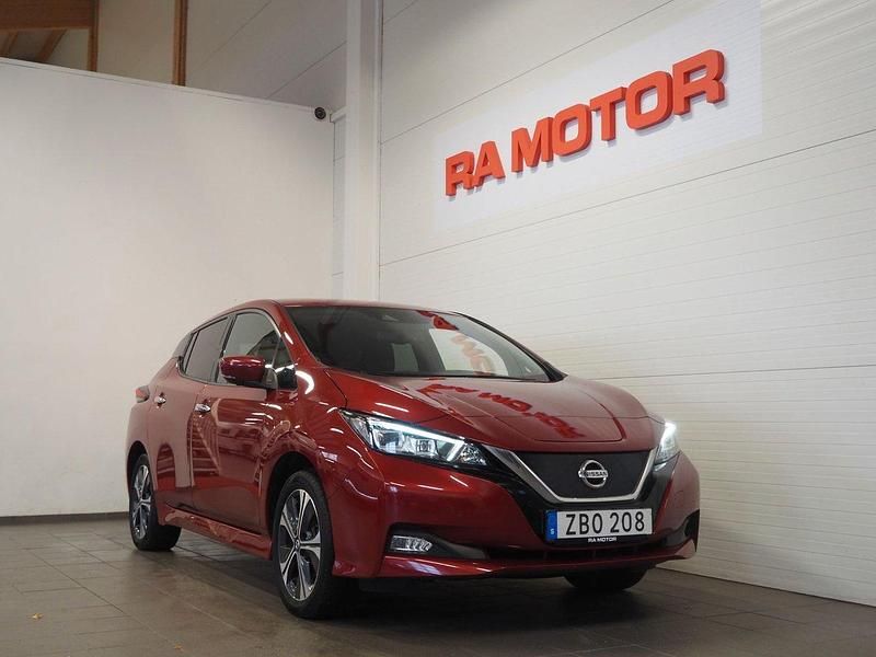 Röd Begagnad 2021 Nissan Leaf 360º Halvkombi | 189 900 kr (Marknadspris) - Bild 1/3