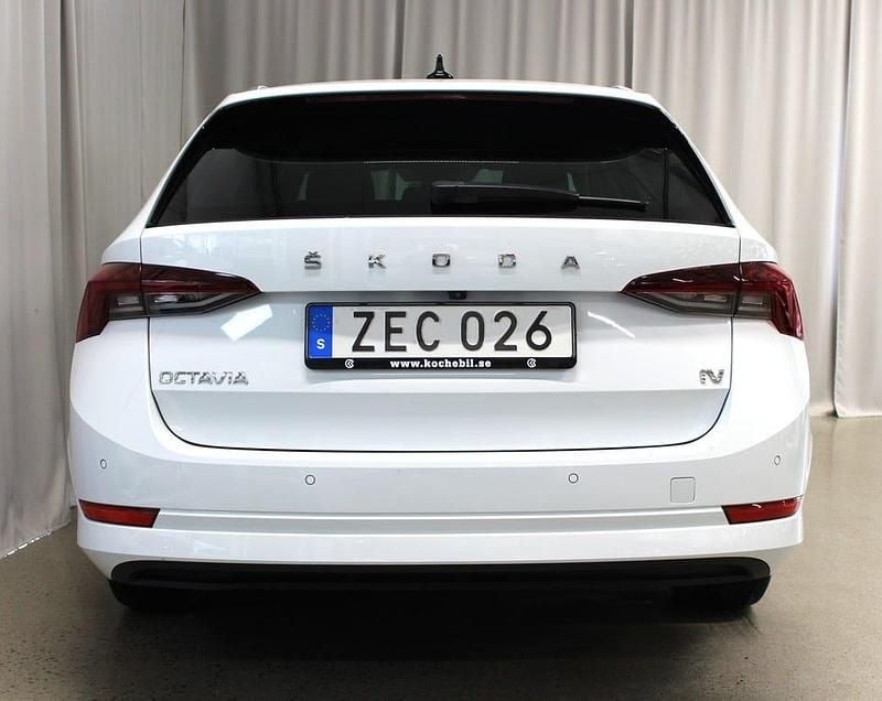 Begagnad Skoda Octavia Style 204 HK (150 kW) 2021 Vit Kombi
