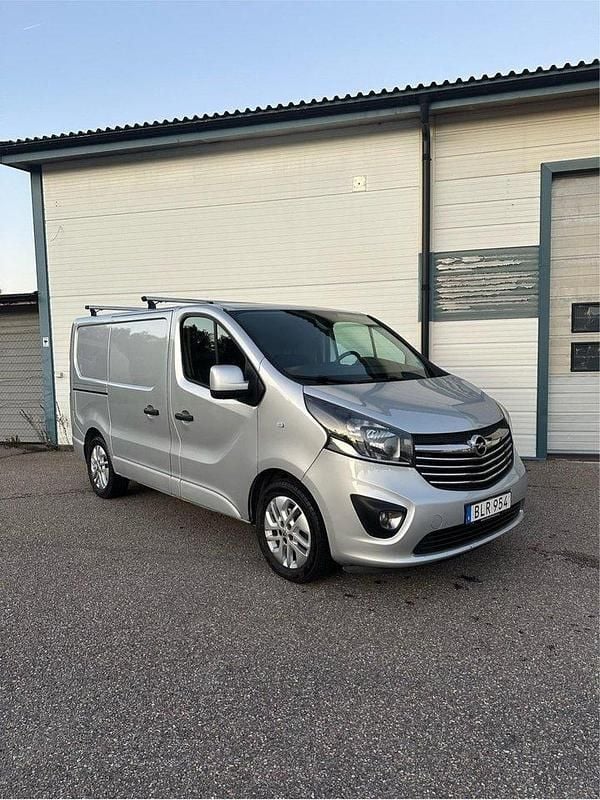 Grå Begagnad 2018 Opel Vivaro Van | 129 900 kr (Marknadspris) - Bild 1/4