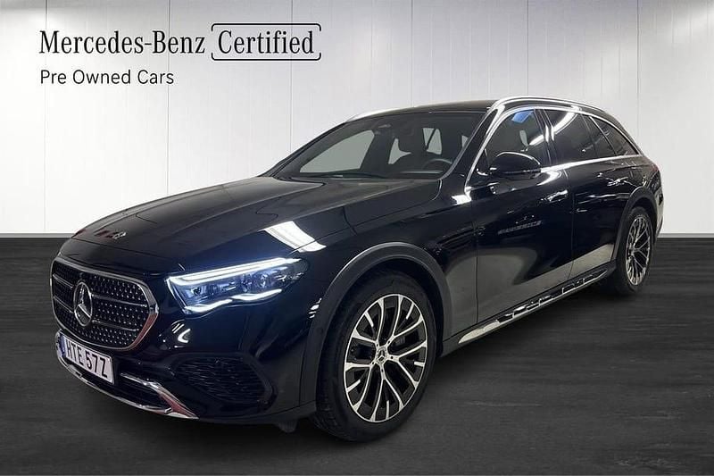 Svart Ny 2025 Mercedes E300 SUV | 714 900 kr (Superpris) - Bild 1/4