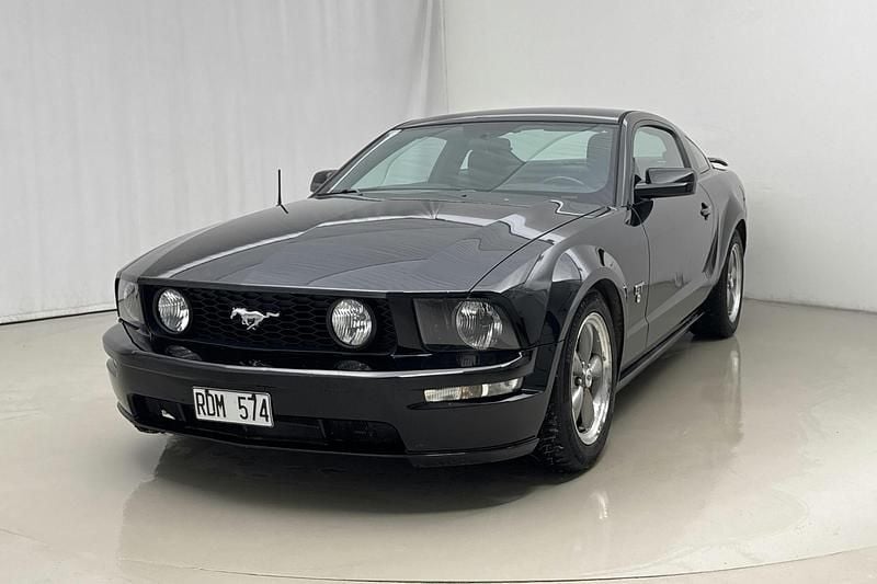 Svart Begagnad 2006 Ford Mustang GT Sportkupé | 80 500 kr - Bild 1/4