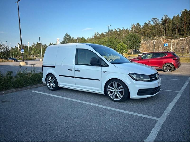 Vit Begagnad 2016 VW Caddy Minibuss | 85 000 kr (Lite dyr) - Bild 1/4