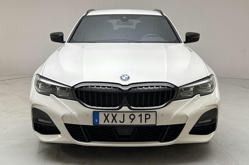Begagnad BMW 320 M Sport 190 HK (139 kW) 2021 Vit Kombi