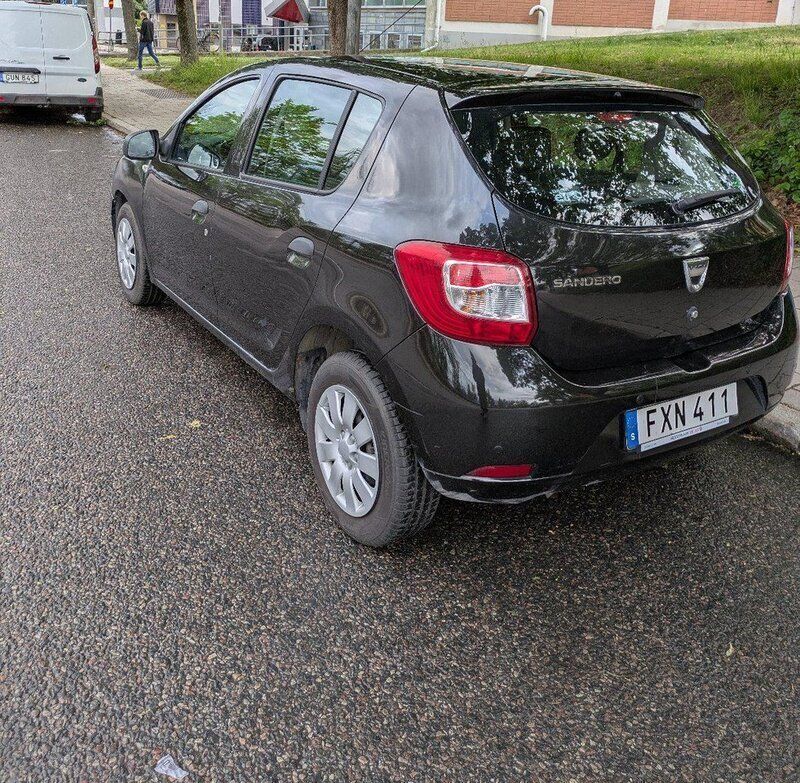 Svart Begagnad 2015 Dacia Sandero Halvkombi | 43 000 kr (Superpris) - Bild 1/4