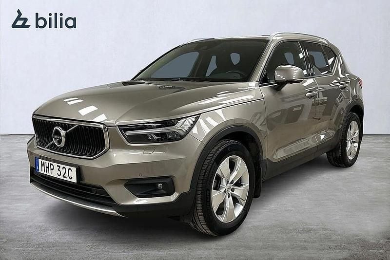 Grå Begagnad 2021 Volvo XC40 Momentum SUV | 299 900 kr (Marknadspris) - Bild 1/3