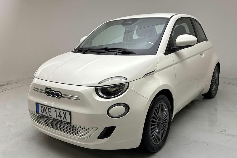 Vit Begagnad 2022 Fiat 500e | 169 000 kr - Bild 1/4