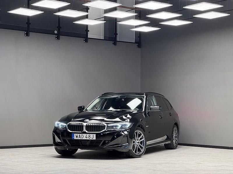 Begagnad BMW 330e 184 HK (135 kW) 2022 Svart Kombi