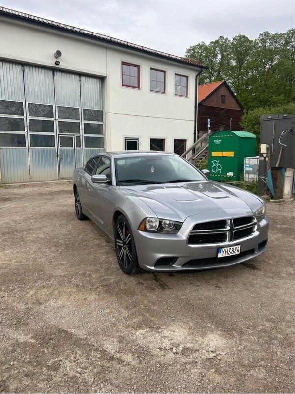 Silver Begagnad 2013 Dodge Charger Sedan | 110 000 kr - Bild 1/4