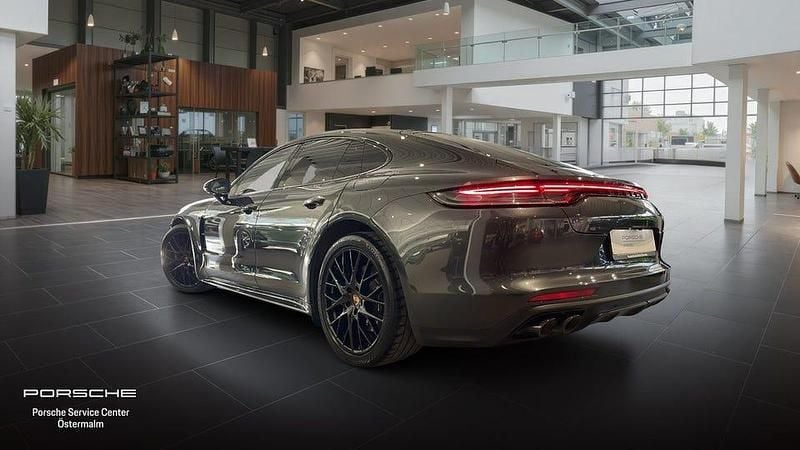 Begagnad Porsche Panamera 4 330 HK (242 kW) 2023 Grå Sedan