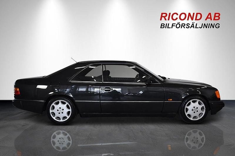 Begagnad Mercedes 230 132 HK (97 kW) 1992 Mörkgrå Sportkupé