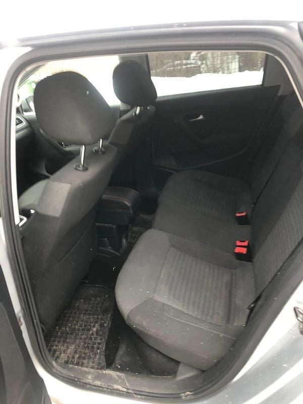 Begagnad VW Polo 90 HK (66 kW) 2011 Silver Halvkombi