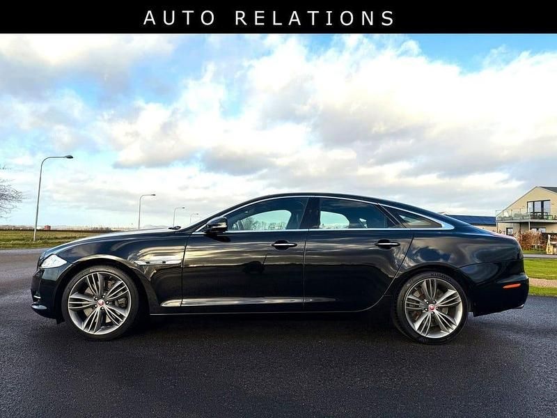 Begagnad Jaguar XJ SE 510 HK (375 kW) 2010 Svart metallic Sedan