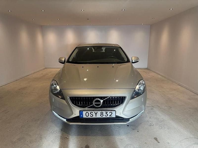 Begagnad Volvo V40 Kinetic 120 HK (88 kW) 2017 Brun Halvkombi