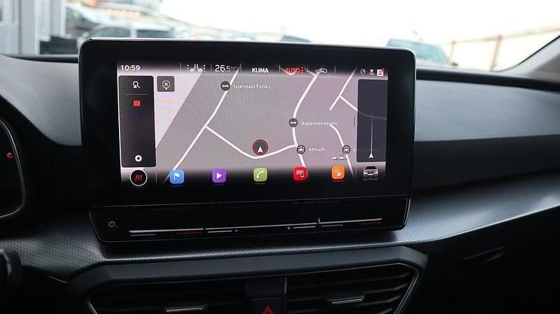 Begagnad Seat Leon Style 110 HK (80 kW) 2020 Vit Halvkombi