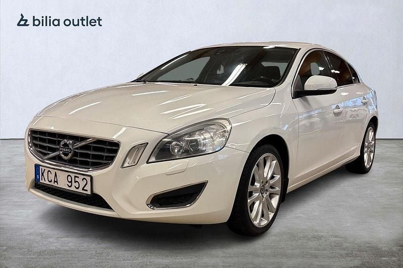 Vit Begagnad 2010 Volvo S60 Momentum Sedan | 84 900 kr (Marknadspris) - Bild 1/3
