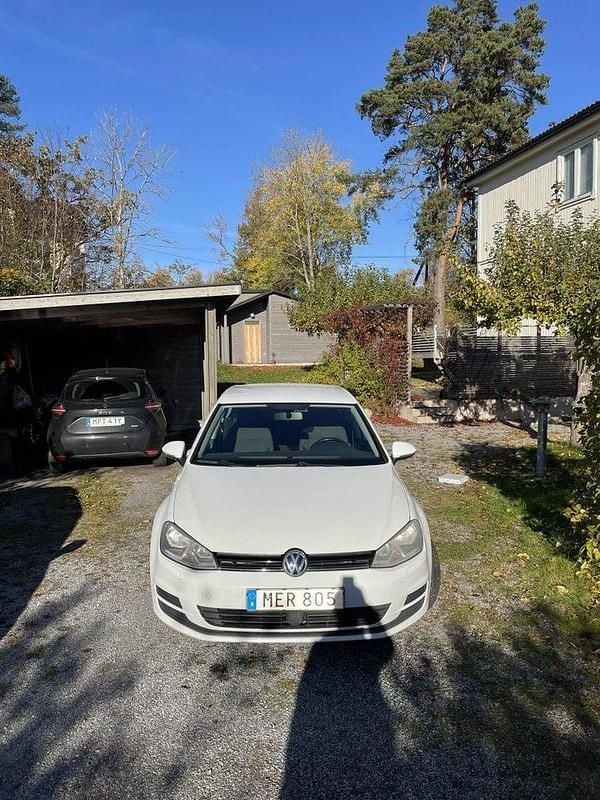 Vit Begagnad 2014 VW Golf VII Halvkombi | 89 000 kr (Marknadspris) - Bild 1/4